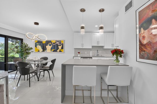 7809 Lakeside Boulevard G205, Boca Raton, FL 33434