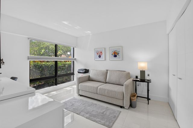7809 Lakeside Boulevard G205, Boca Raton, FL 33434