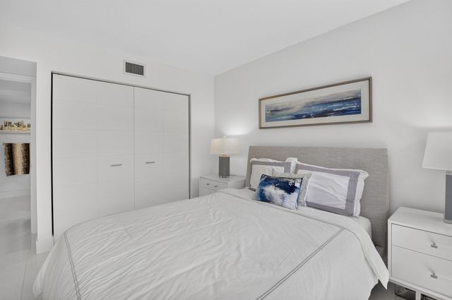 7809 Lakeside Boulevard G205, Boca Raton, FL 33434