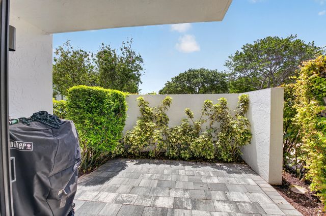 7809 Lakeside Boulevard G205, Boca Raton, FL 33434