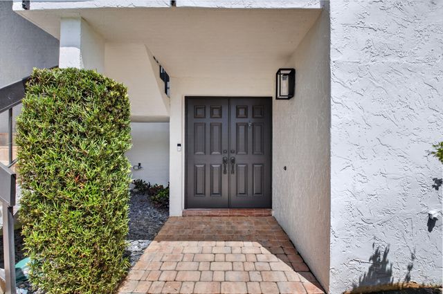 7809 Lakeside Boulevard G205, Boca Raton, FL 33434