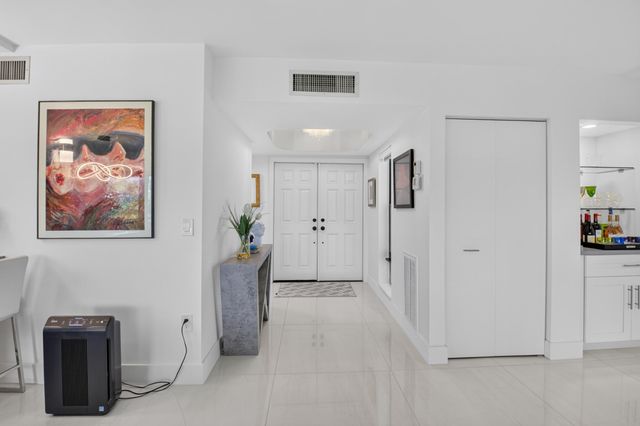 7809 Lakeside Boulevard G205, Boca Raton, FL 33434