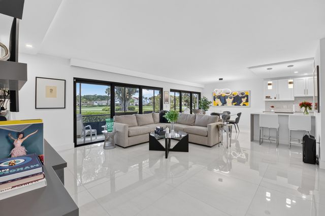 7809 Lakeside Boulevard G205, Boca Raton, FL 33434