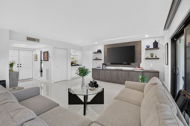7809 Lakeside Boulevard G205, Boca Raton, FL 33434