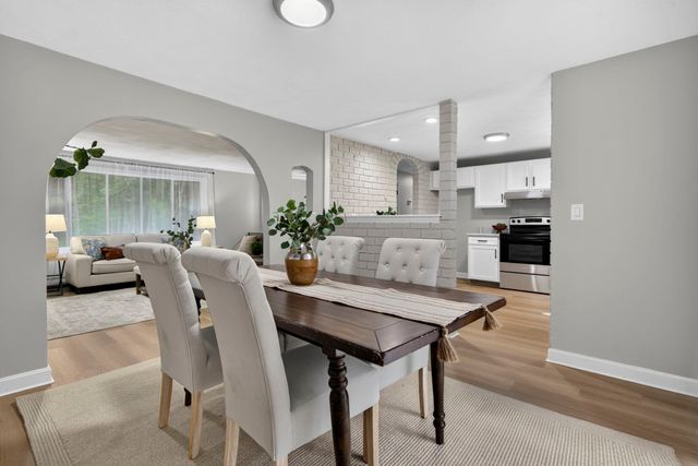 8 Allen Rd, Easton, MA 02356