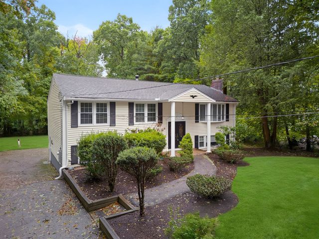 8 Allen Rd, Easton, MA 02356