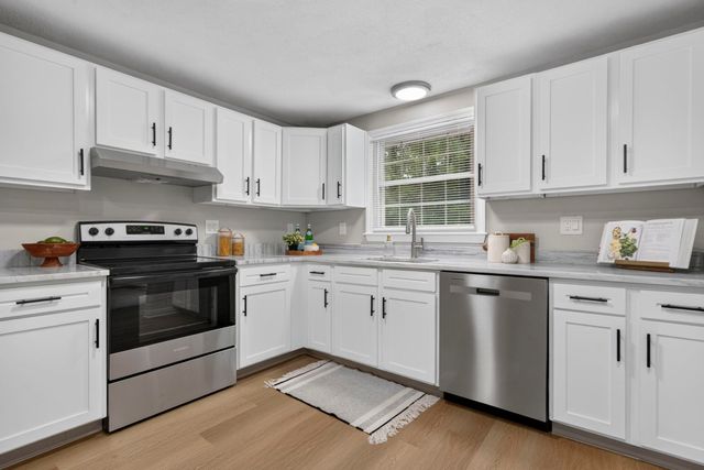 8 Allen Rd, Easton, MA 02356