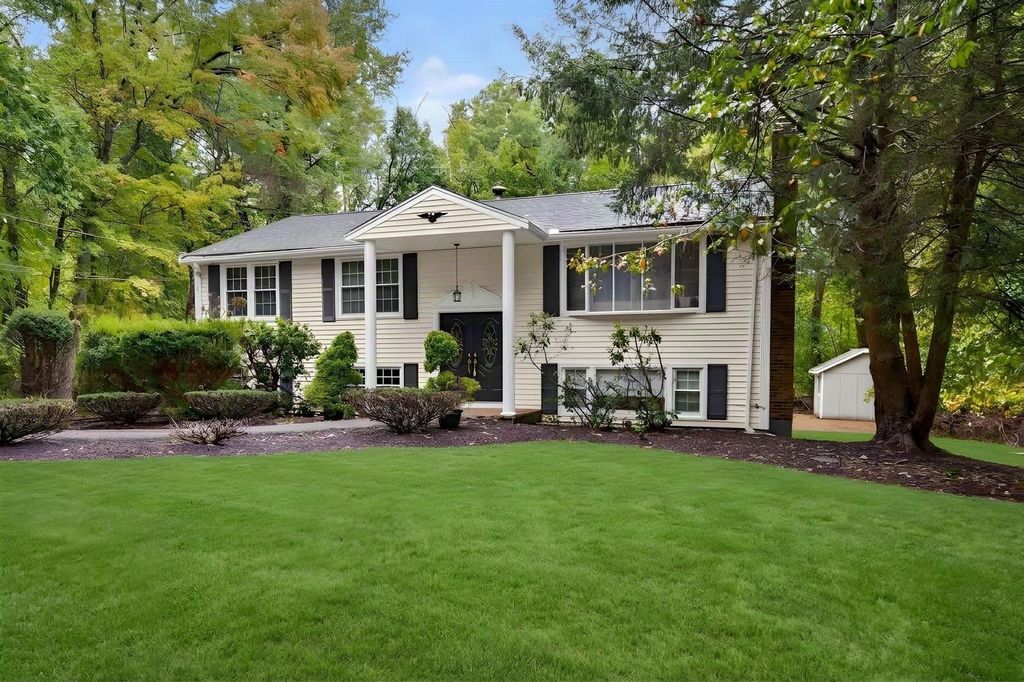 8 Allen Rd, Easton, MA 02356