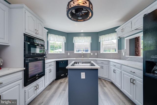 137 LAKEVIEW RD, Bernville, PA 19506