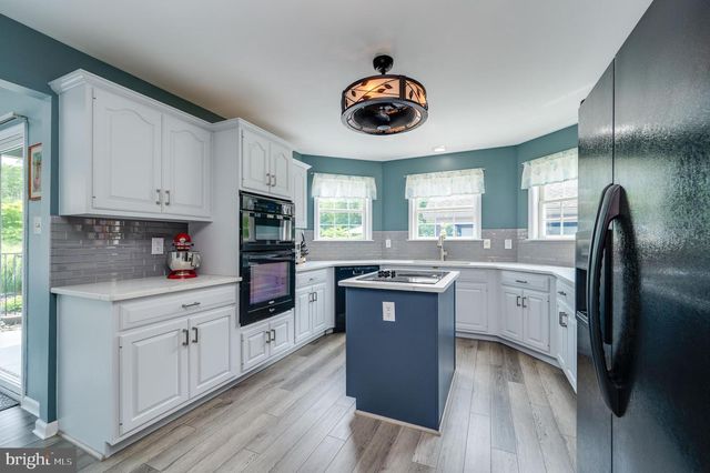 137 LAKEVIEW RD, Bernville, PA 19506