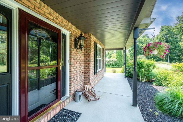 137 LAKEVIEW RD, Bernville, PA 19506