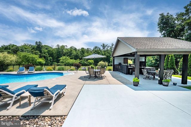 137 LAKEVIEW RD, Bernville, PA 19506