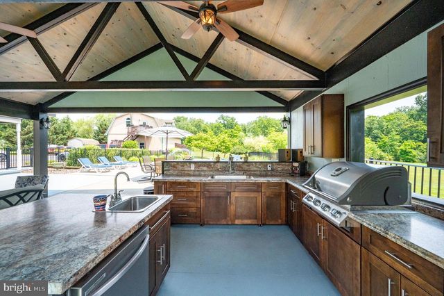 137 LAKEVIEW RD, Bernville, PA 19506