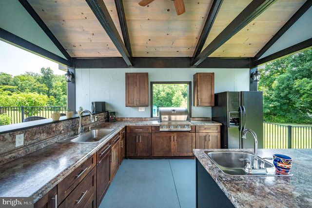 137 LAKEVIEW RD, Bernville, PA 19506