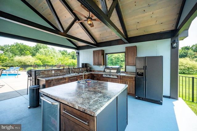137 LAKEVIEW RD, Bernville, PA 19506