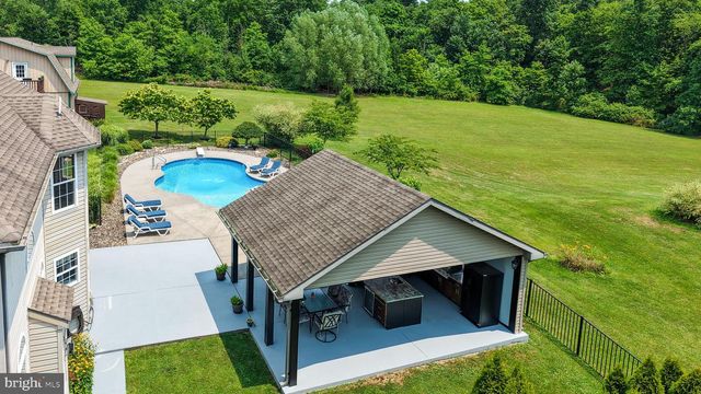137 LAKEVIEW RD, Bernville, PA 19506