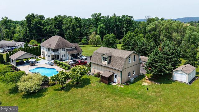 137 LAKEVIEW RD, Bernville, PA 19506