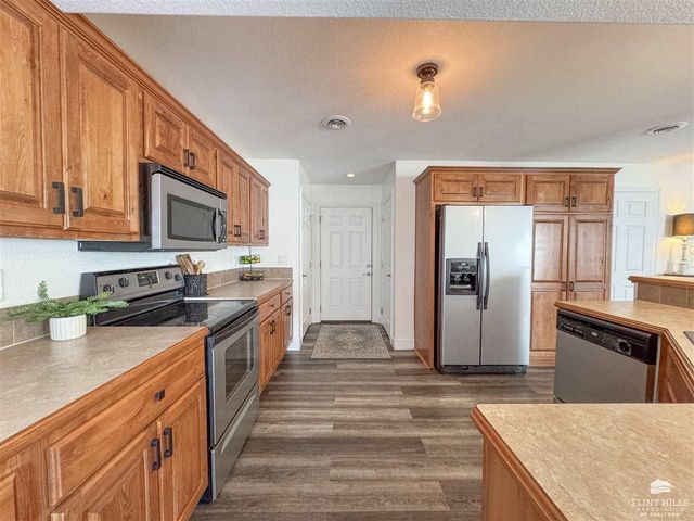 605 Harland Drive, Manhattan, KS 66503