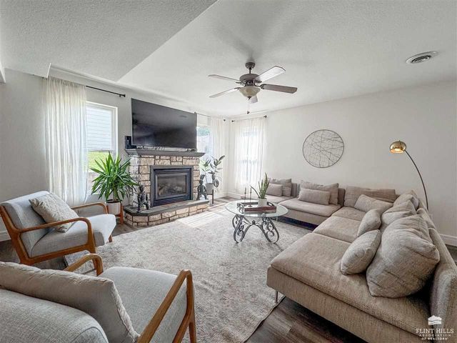 605 Harland Drive, Manhattan, KS 66503