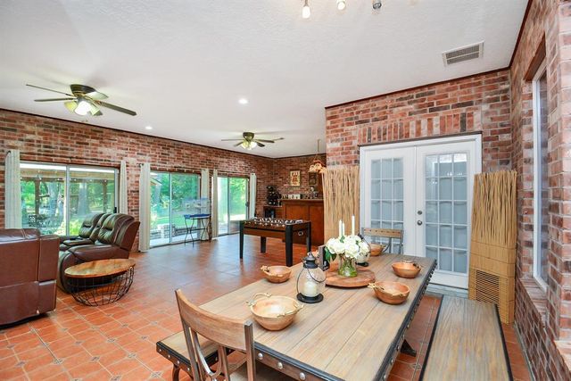 11943 White Oak Pass, Conroe, TX 77385