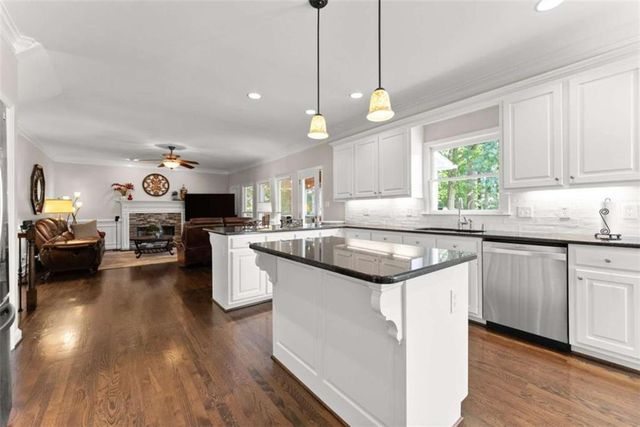 1332 Napier Close, Lawrenceville, GA 30044