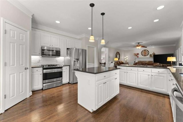 1332 Napier Close, Lawrenceville, GA 30044