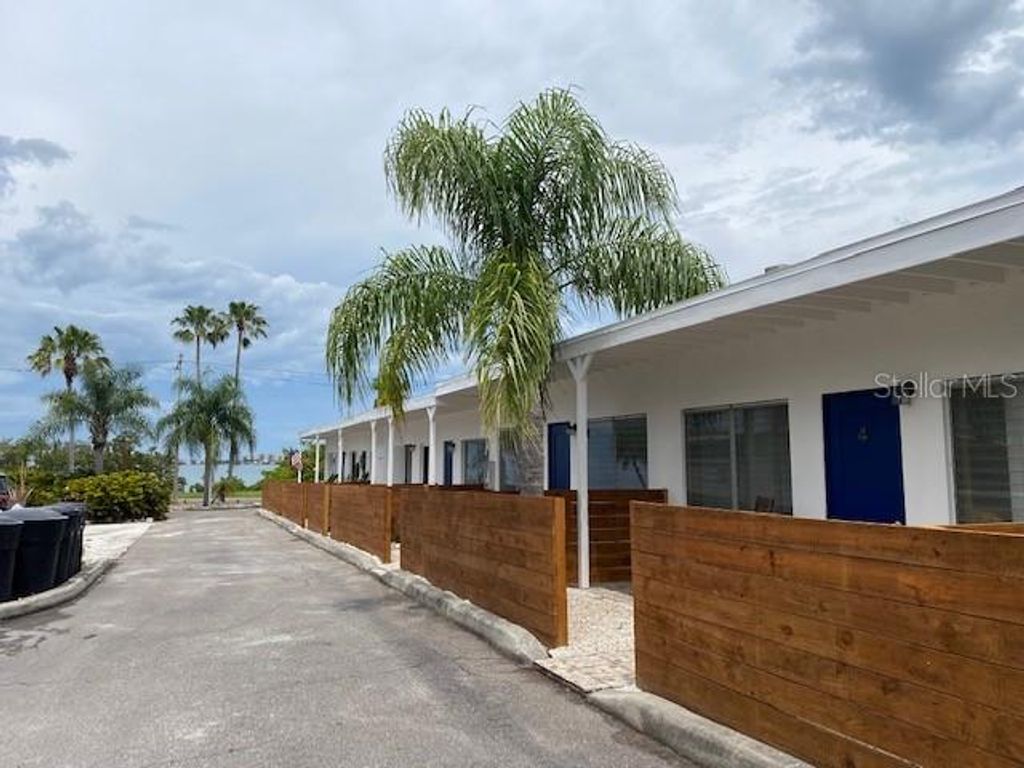 2035 EDGEWATER DRIVE 10, Clearwater, FL 33755