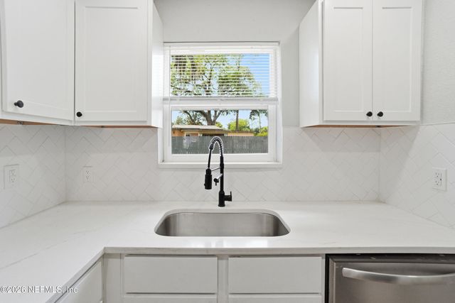 6144 FORDHAM Circle W, Jacksonville, FL 32217