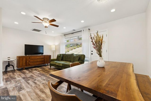 7433 BATH ST, Springfield, VA 22150