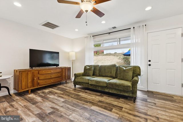 7433 BATH ST, Springfield, VA 22150