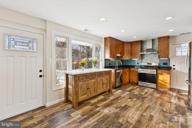 7433 BATH ST, Springfield, VA 22150