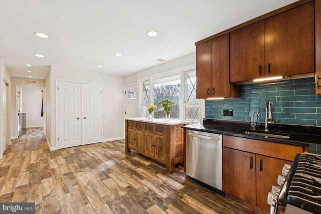 7433 BATH ST, Springfield, VA 22150