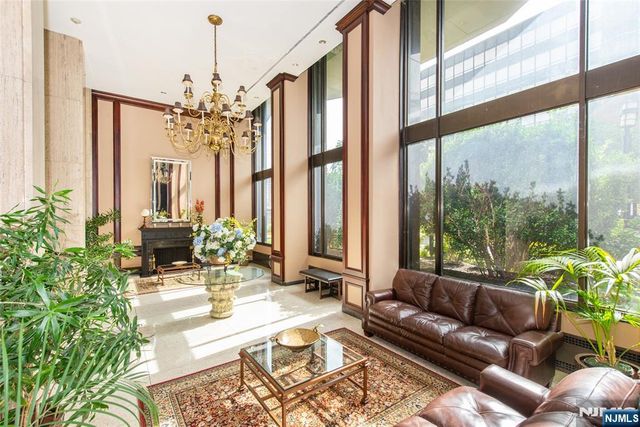 2077 Center Avenue 7G, Fort Lee, NJ 07024