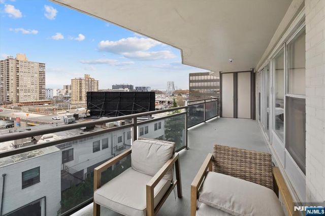 2077 Center Avenue 7G, Fort Lee, NJ 07024