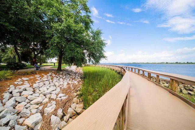 2000 Reynolds Avenue 204, North Charleston, SC 29405