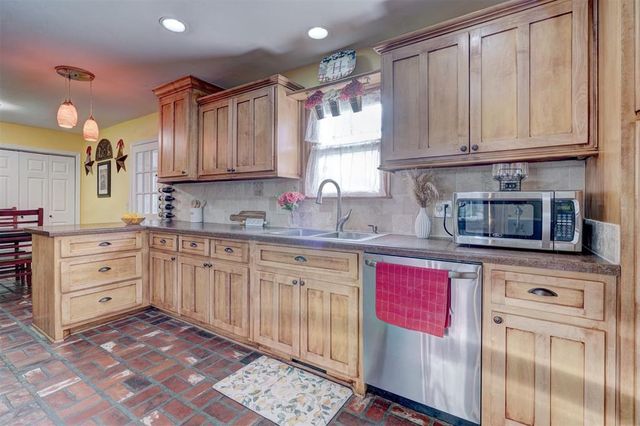 2801 N McMillan Avenue, Bethany, OK 73008