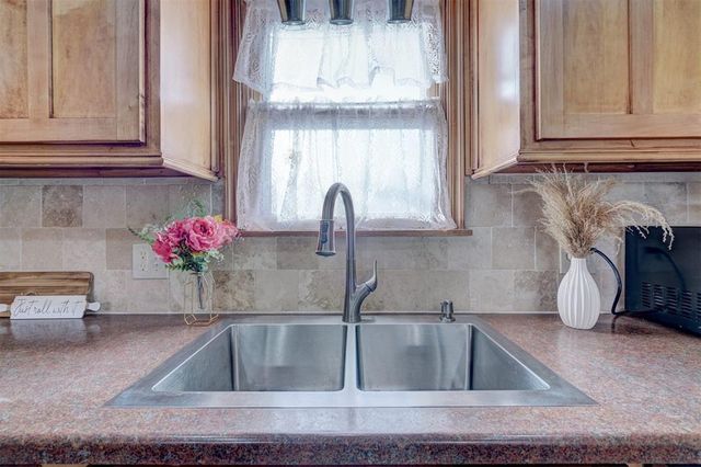 2801 N McMillan Avenue, Bethany, OK 73008