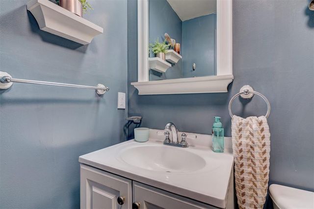 2801 N McMillan Avenue, Bethany, OK 73008