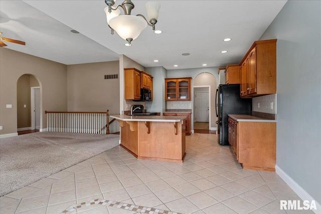517 HEATHROW Lane, Rochester, IL 62563