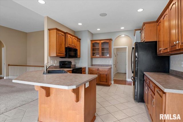 517 HEATHROW Lane, Rochester, IL 62563