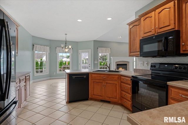 517 HEATHROW Lane, Rochester, IL 62563