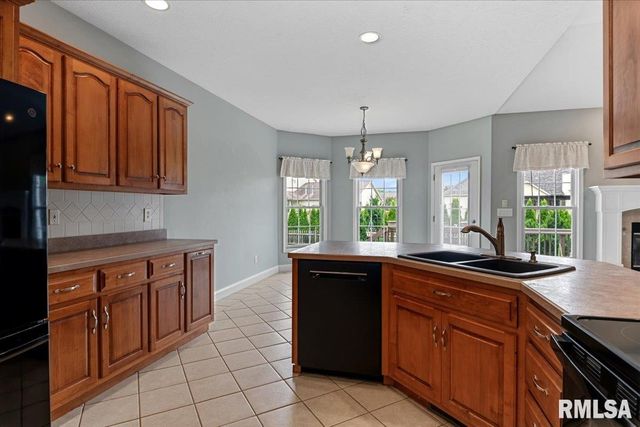 517 HEATHROW Lane, Rochester, IL 62563