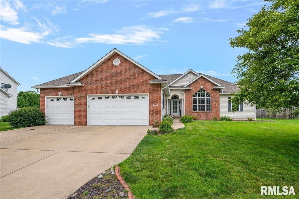 517 HEATHROW Lane, Rochester, IL 62563