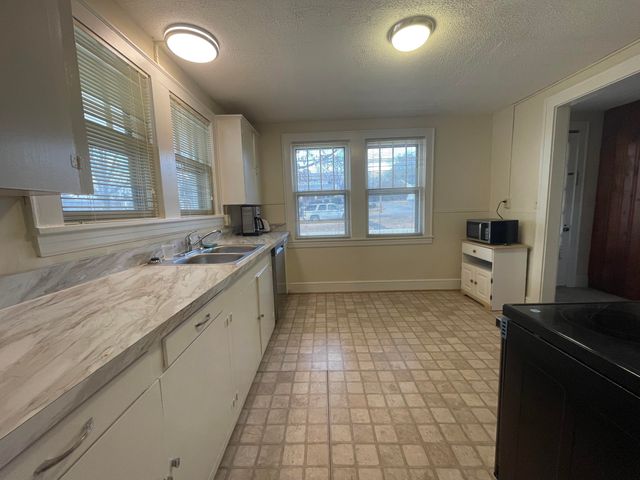 1008 Hampton AVE, Bedford, VA 24523