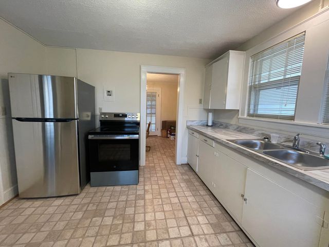 1008 Hampton AVE, Bedford, VA 24523