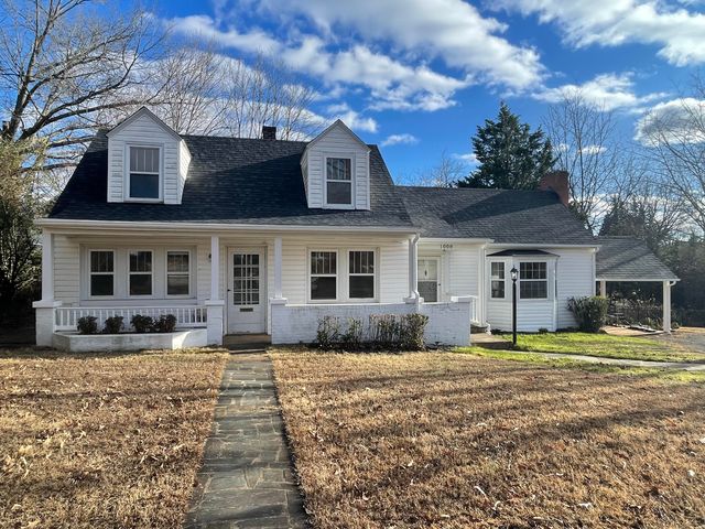 1008 Hampton AVE, Bedford, VA 24523
