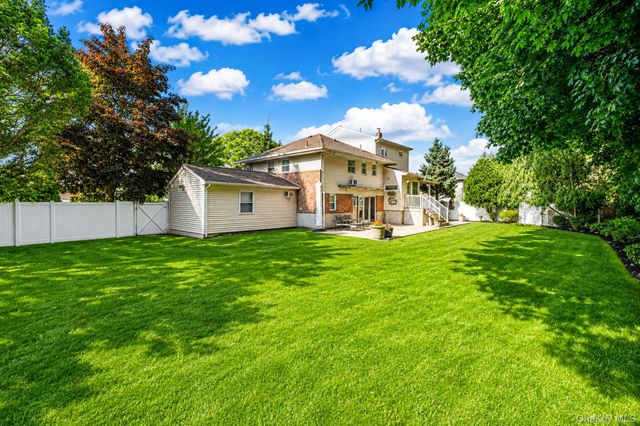11 Lourae Drive, Massapequa Park, NY 11762