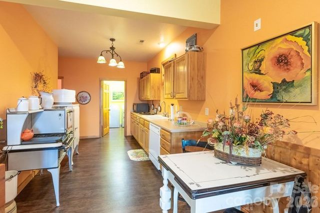 1783 W Cliff Road, Cullowhee, NC 28723