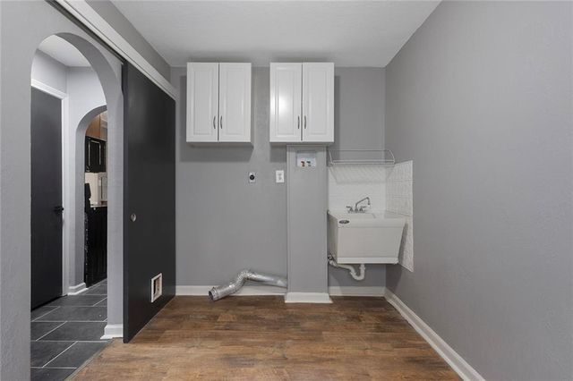 7339 Holmes Road, Kansas City, MO 64111