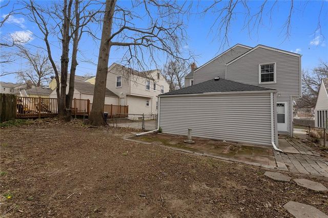 7339 Holmes Road, Kansas City, MO 64111